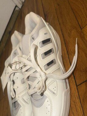 Adidas Men’s Wiscott Sneakers White Black Size 9.5 Athletic Casual Shoes NEW